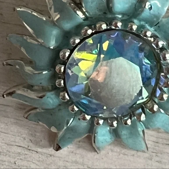 Weiss Vintage Light Blue Enamel AB Rhinestone 1940s Brooch and Earrings Set - Picture 12 of 16